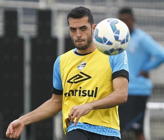 Grêmio espera garantias dos turcos e cogita uso de Rhodolfo contra o Fla