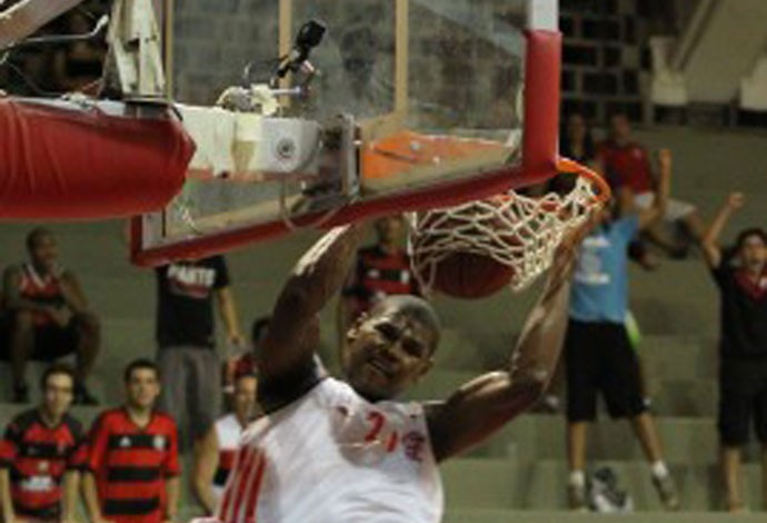 Show de pontes aéreas marca a fase regular do NBB.