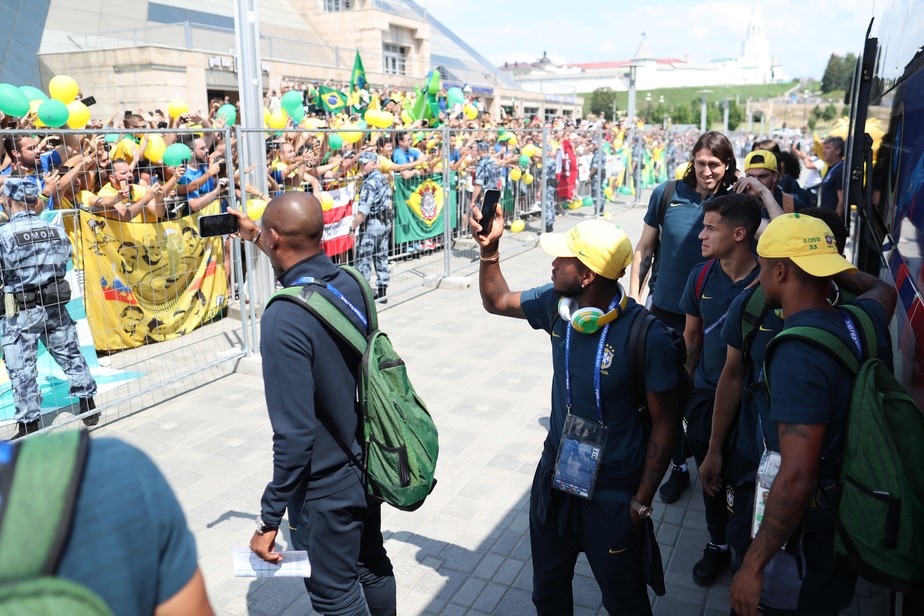 De novo nos braços da galera, Seleção chega a Kazan para enfrentar a Bélgica