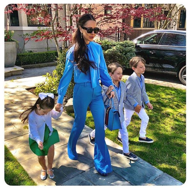 A stylist Jessica Mulroney com os filhos, em foto postada no Instagram para comemorar o Dia das Mães (Foto: Reprodução / Instagram)