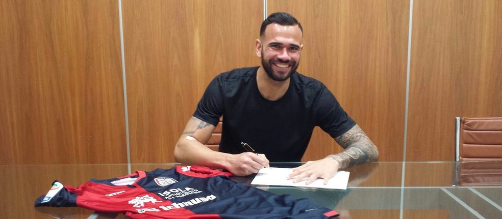 Leandro Castán é esperado na sexta-feira para realizar exames e assinar contrato com o Vasco (Foto: Divulgação/Cagliari)