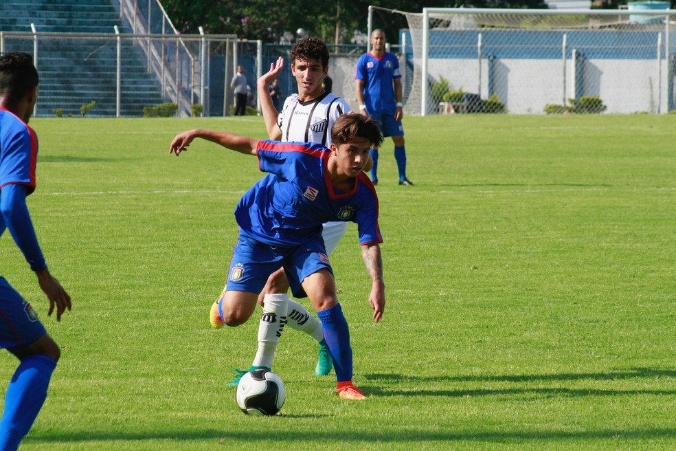 Grêmio vê oportunidade e observa promessas da base no mercado