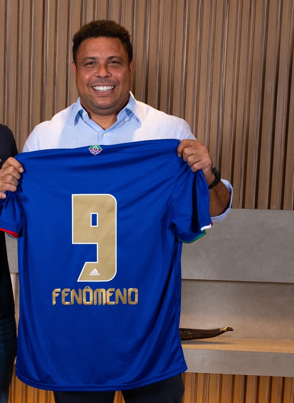 Ronaldo com a camisa do Cruzeiro — Foto: Divulgação