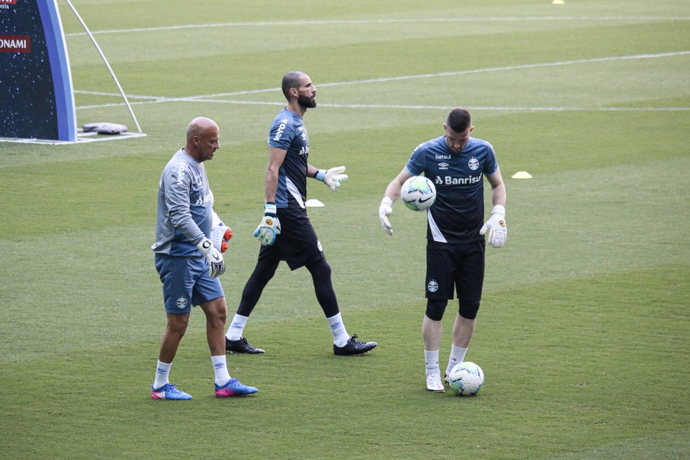 Grêmio se aproxima de final da Copa do Brasil com indício de dúvida no gol; compare números