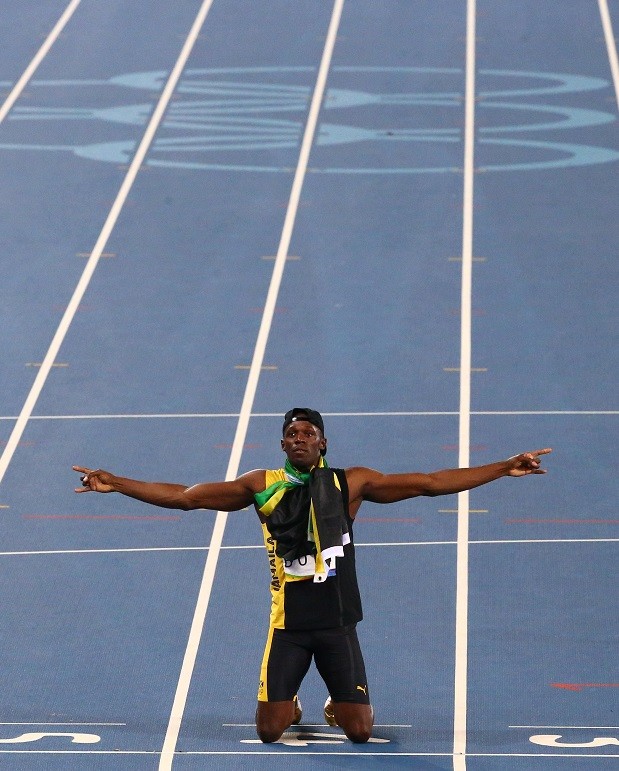 Bolt celebra o ouro nos 200m rasos