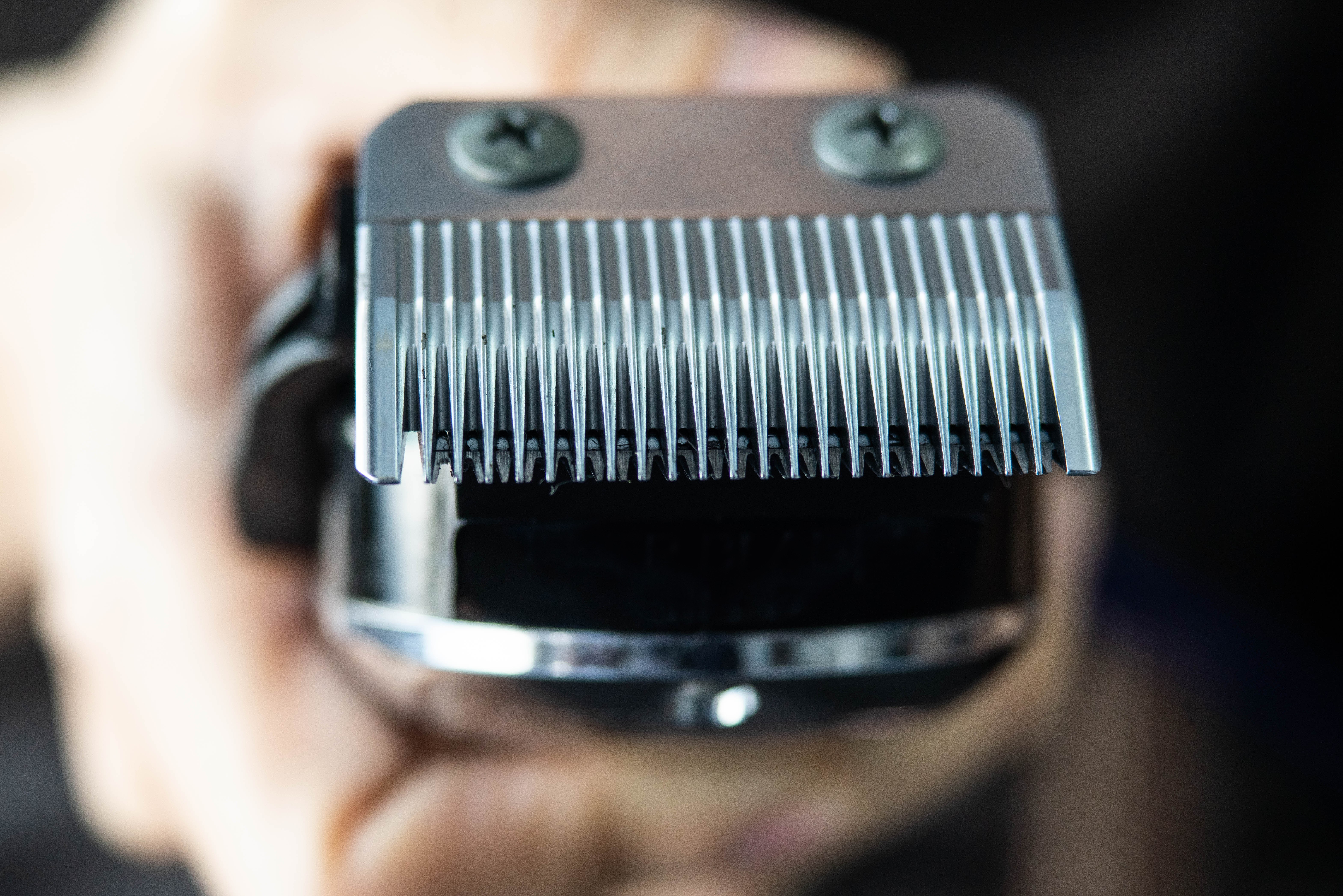 Corte De Cabelo Masculino Numa Barbearia. Cuidado Com Cabelo