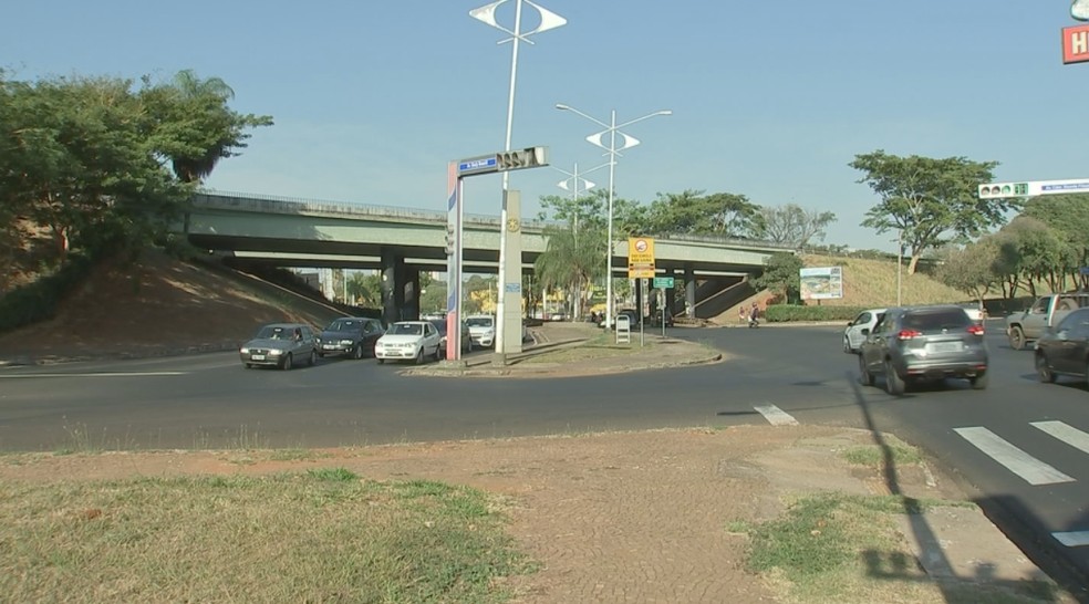 Ambulantes nÃ£o trabalharam nos cruzamentos apÃ³s reportagem da TV TEM (Foto: ReproduÃ§Ã£o/TV TEM)