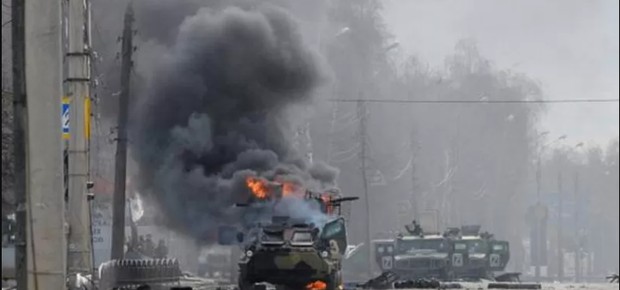 Alguns bombardeios na Ucrânia estão usando bombas de fragmentação (Foto: Getty Images via BBC)
