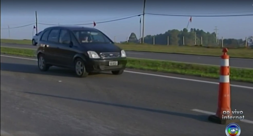 VÃ¡rios trechos estÃ£o com faixas interditadas na regiÃ£o de Itapetininga (Foto: ReproduÃ§Ã£o/TV TEM)
