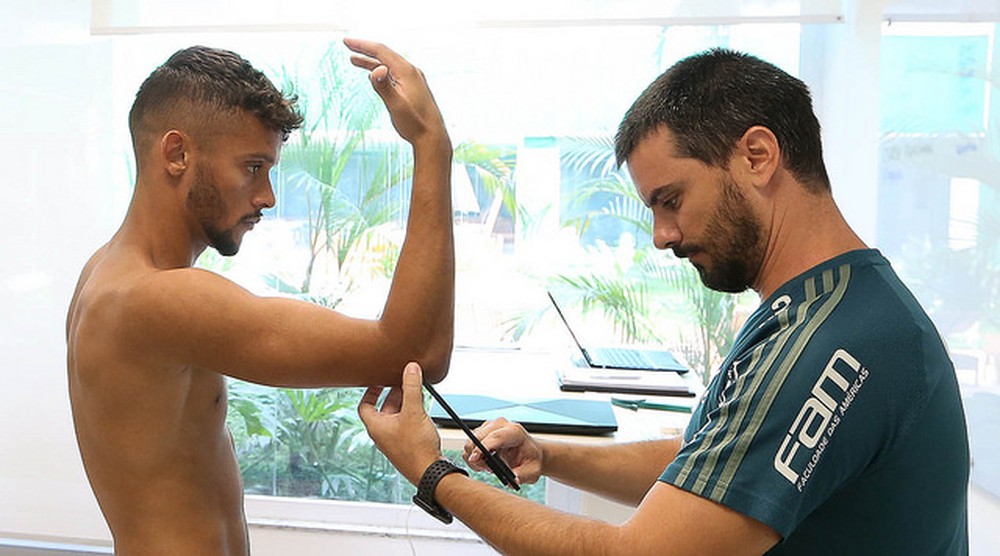 Gustavo Scarpa elogia estrutura e revela trabalho no Palmeiras para ganhar massa muscular