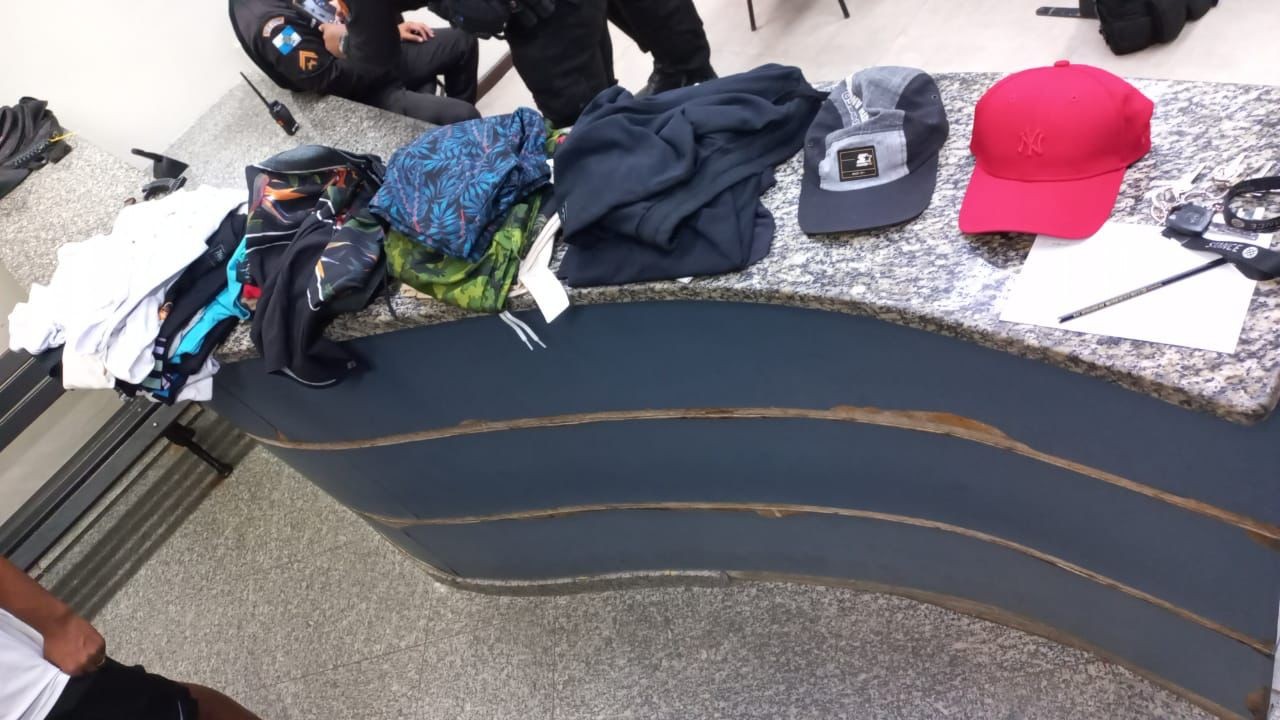 Suspeitos de assaltarem loja de roupas são presos em Barra Mansa