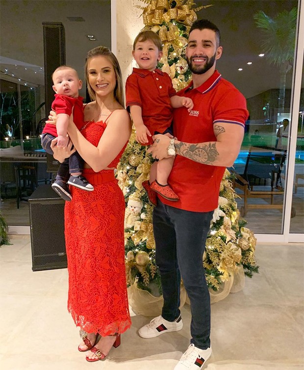 Andressa Suita e Gusttavo Lima com Samuel e Gabriel (Foto: Reprodução/Instagram)