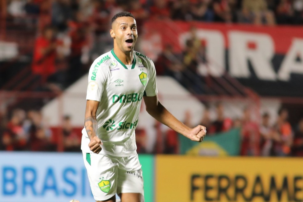 Com mais um gol decisivo de Elton, pressão aumenta sobre Pintado para troca  no ataque do Cuiabá | cuiabá | ge
