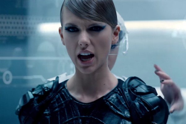 A cantora Taylor Swift em cena do clipe 'Bad Blood' (Foto: Reprodução)