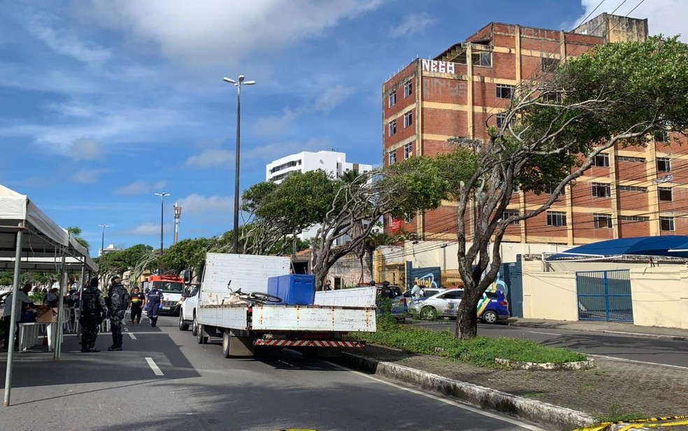 Reintegração na Avenida Ivo do Prado — Foto: Priscilla Bitencourt/TV Sergipe