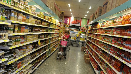 Reforma tributária com 25% de IVA é ‘insustentável’ no varejo alimentar, afirma presidente da Abras