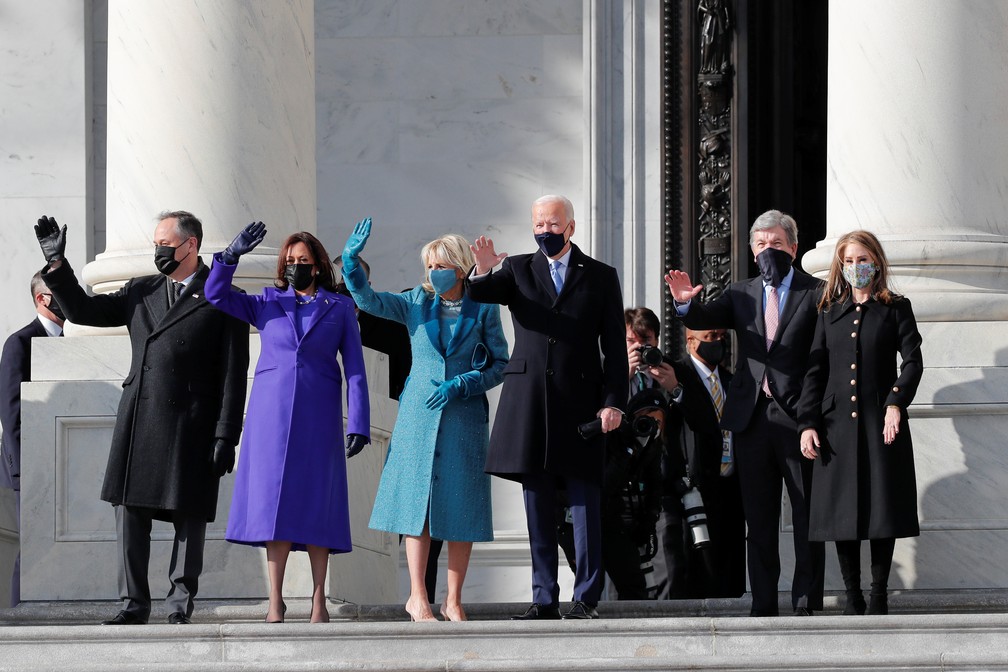 Joe Biden e Kamala Harris chegam ao Capitólio para cerimônia de posse  — Foto: Mike Segar/Reuters