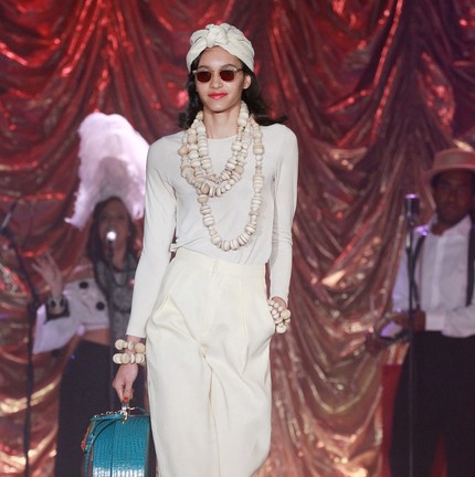 Carmen Miranda inspira o universo de Charlotte Olympia | Desfiles