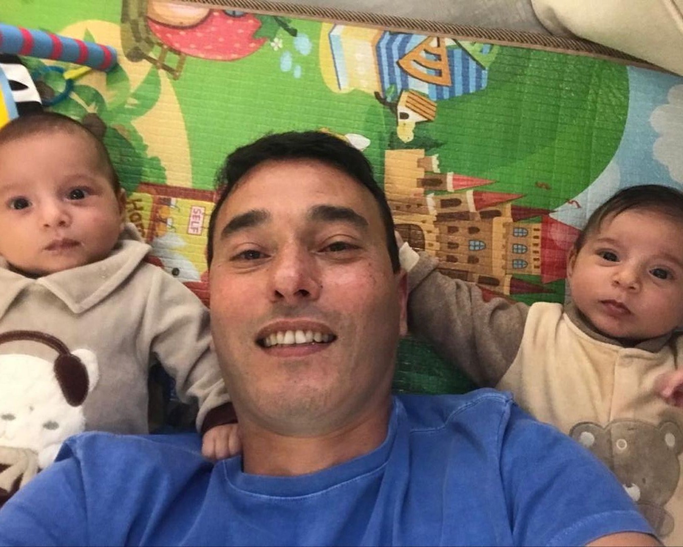 André Rizek e os filhos (Foto: Reprodução Instagram)