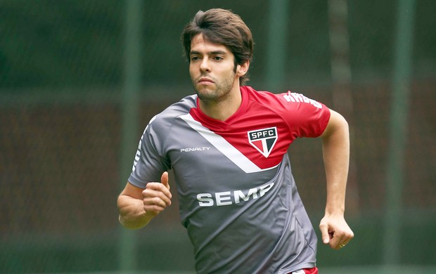 Kaká comanda meio de campo do São Paulo em 1º coletivo após retorno