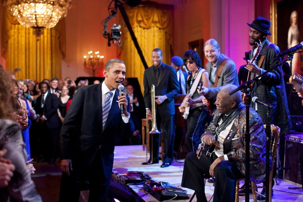 B. B. King e Barack Obama em dueto na Casa Branca (Foto: Getty Images)