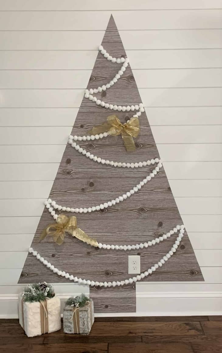 Rápida e simples de montar, a árvore de papel contato pode criar diferentes texturas na decoração (Foto: The Tarnished Jewel Blog / Divulgação)