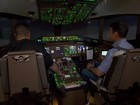 Simulador mostra o funcionamento da cabine de comando do voo 370