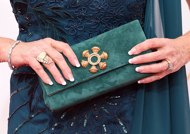 LOS ANGELES, CA - AUGUST 25:  Kate Linder (handbag detail) attends the 66th Annual Primetime Emmy Awards held at Nokia Theatre L.A. Live on August 25, 2014 in Los Angeles, California.  (Photo by Steve Granitz/WireImage) (Foto: WireImage)