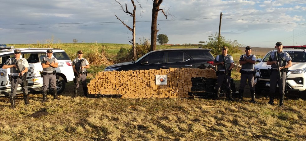 Caminhonete de luxo transportava mais de 1 tonelada de maconha — Foto: Polícia Militar Rodoviária