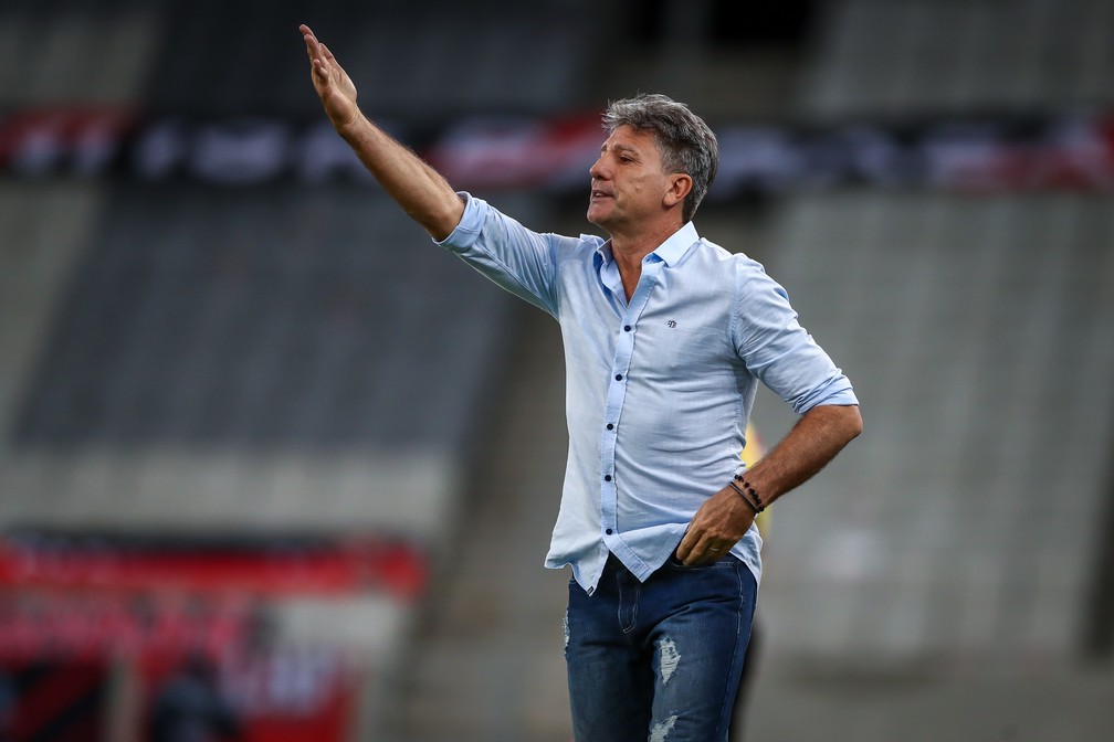Renato explica reservas em vitória e rebate críticas: O Grêmio jamais vai largar o Brasileiro