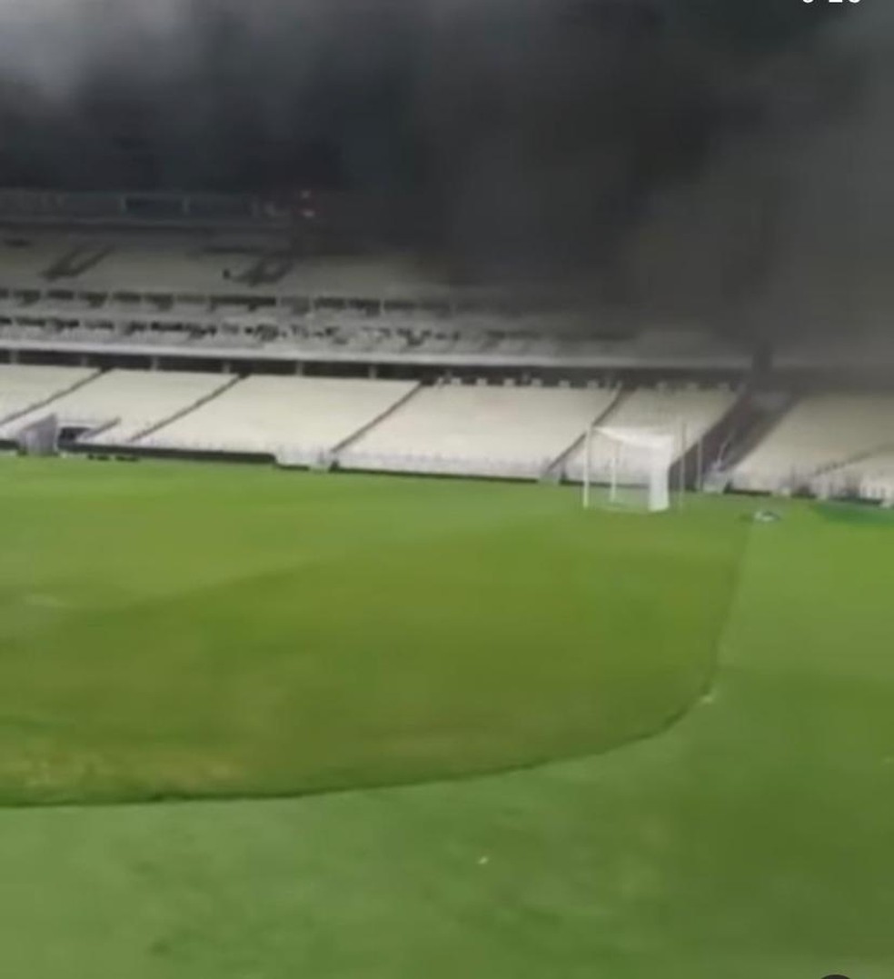 Fumaça tomou conta de parte da área interna do Castelão — Foto: Reprodução