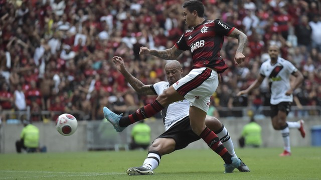 Flamengo on X: FIMMMMMMMMMMMM DE JOGO NO MARACANÃ! O Mais Querido vence o  Vasco por 1 a 0 com gol de Willian Arão e se classifica para a final do  Campeonato Carioca!