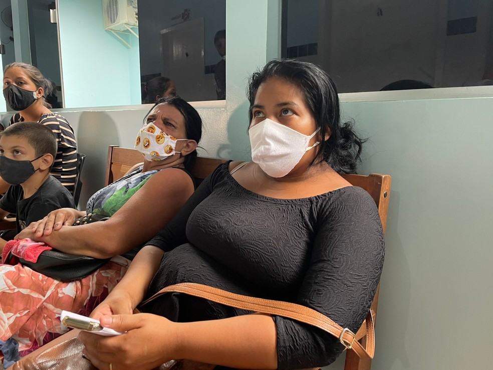 Pacientes chegaram ao posto e souberam que pediatra não estava atendendo  — Foto: Ana Paula Xavier/Rede Amazônica Acre 