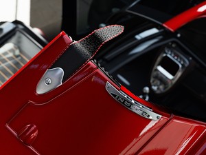 Detalhe de tira de couro em carro de 'Forza 5'; novo sistema de matérias-primas recria características dos elementos (Foto: Divulgação/Turn 10)