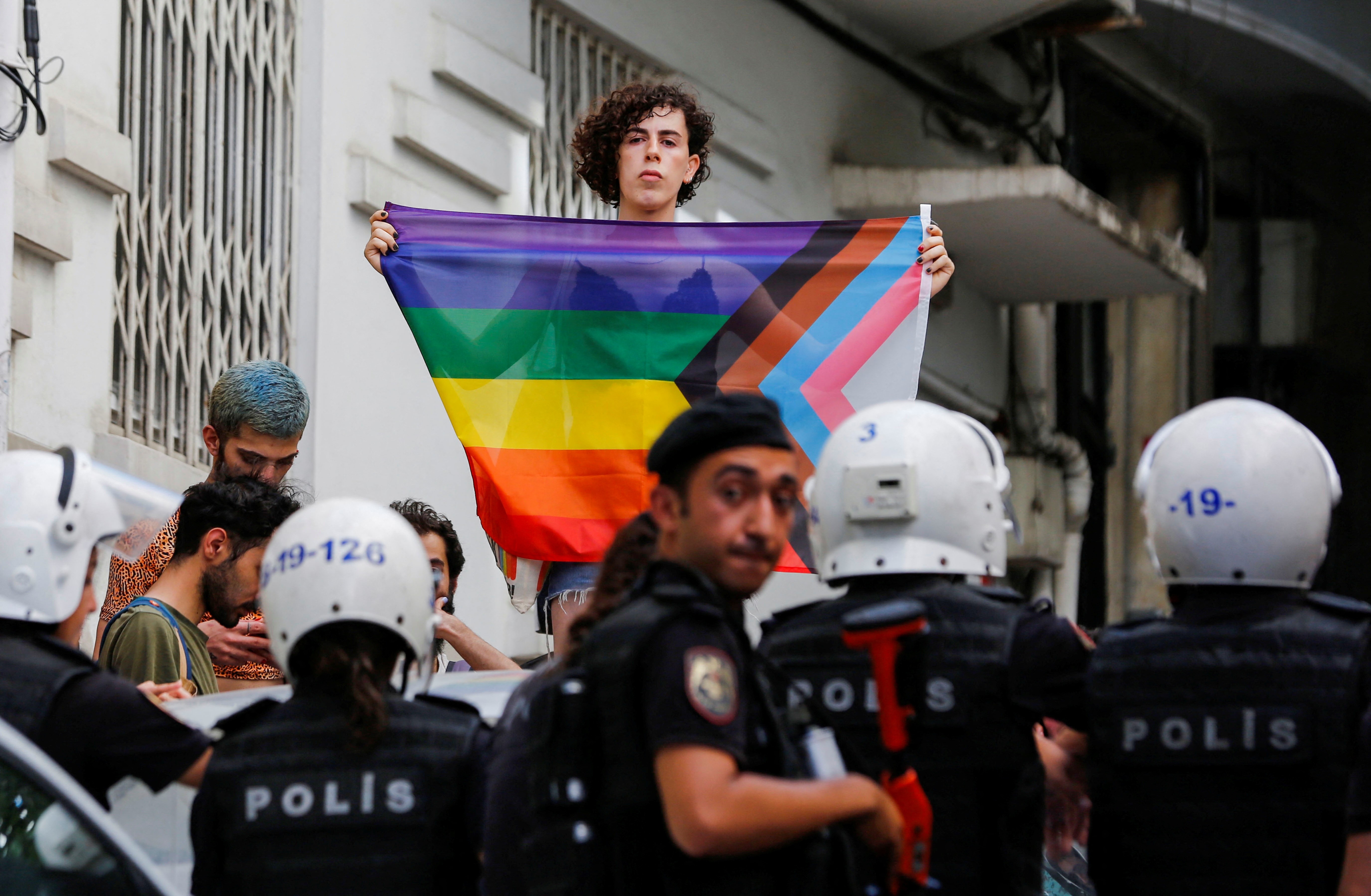 Polícia turca impede realização de Parada LGBTQIA+ em Istambul