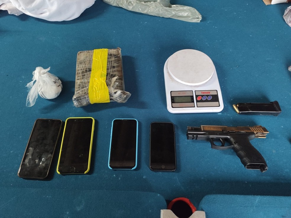 Polícia Civil apreende drogas, armas e celulares durante operação contra facção criminosa, no DF — Foto: PCDF/Divulgação