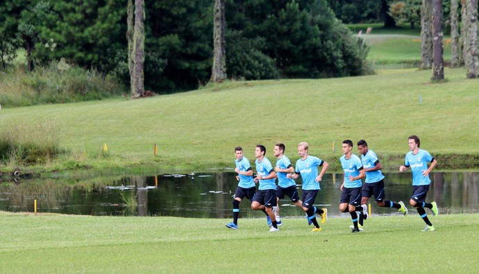 Grêmio muda paisagem e leva grupo para correr em campo de golfe; fotos