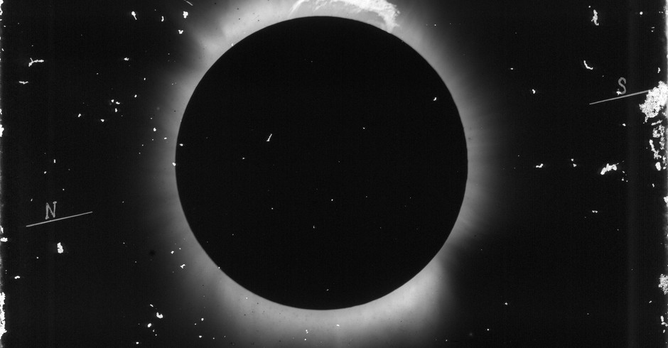 Os cientistas registraram o eclipse em placas a partir da observação do telescópio (Foto: Divulgação/ Observatório Nacional)