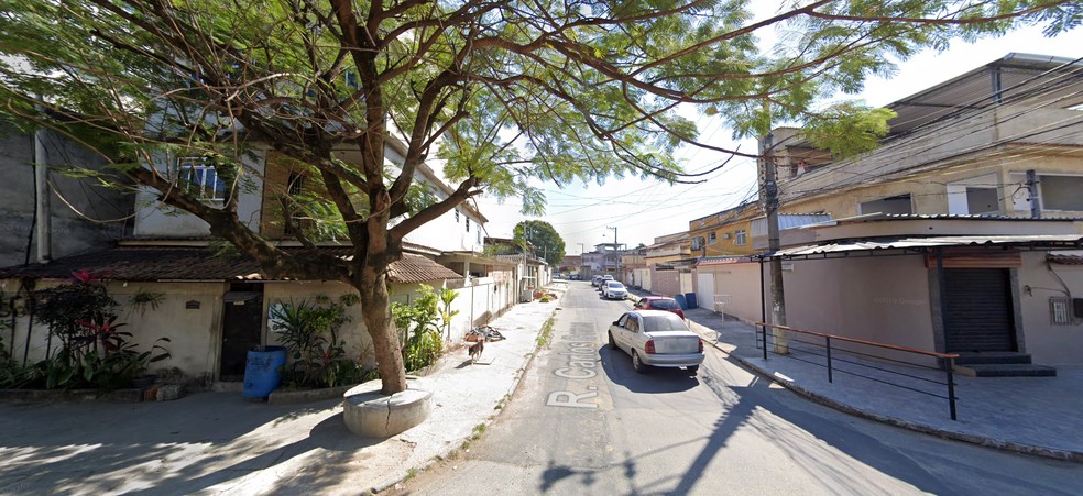Rua Carlos Gomes, na Luz, em Nova Iguaçu — Foto: Reprodução/Google StreetView