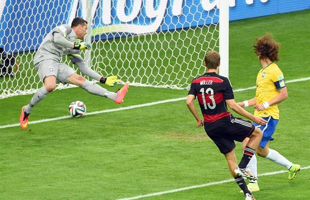 Alemanha marca contra o Brasil na semi-final da Copa do Mundo (Foto: EFE)