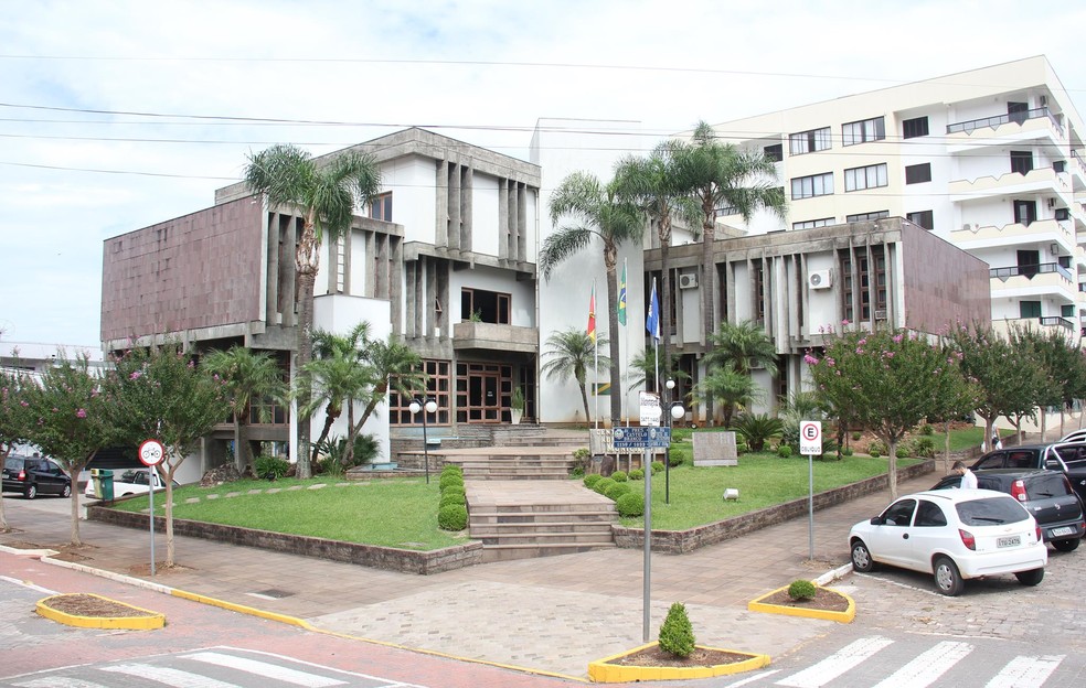 Mais de 20 mil eleitores devem escolher os novos prefeitos de Ivoti e Paraí neste domingo Rio