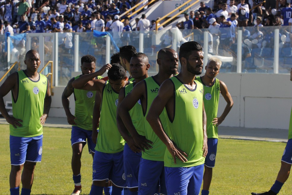 Confiança terá cinco jogos em 15 dias — Foto: Osmar Rios