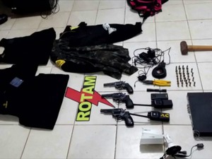 Revólveres e coletes a prova de balas foram recuperados pela polícia, amapá, macapá, revólveres, balas, polícia, bope, (Foto: Reprodução/Rede Amazônica)