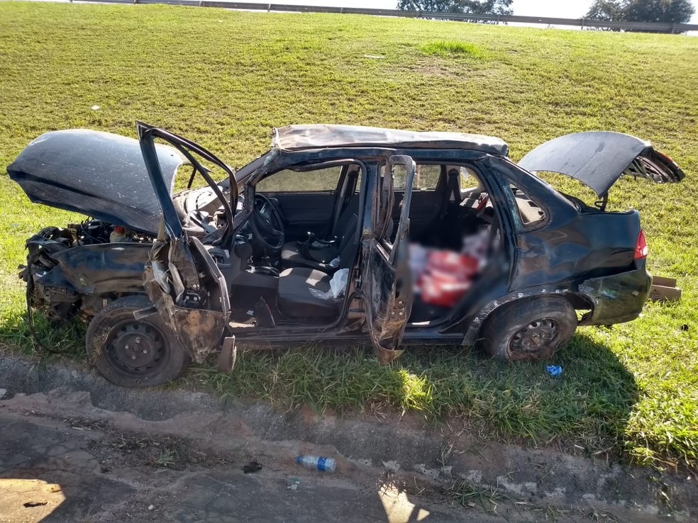 Pol&iacute;cia Rodovi&aacute;ria apreendeu 151 pacotes de cigarros contrabandeados &mdash; Foto: Divulga&ccedil;&atilde;o/ Pol&iacute;cia Rodovi&aacute;ria