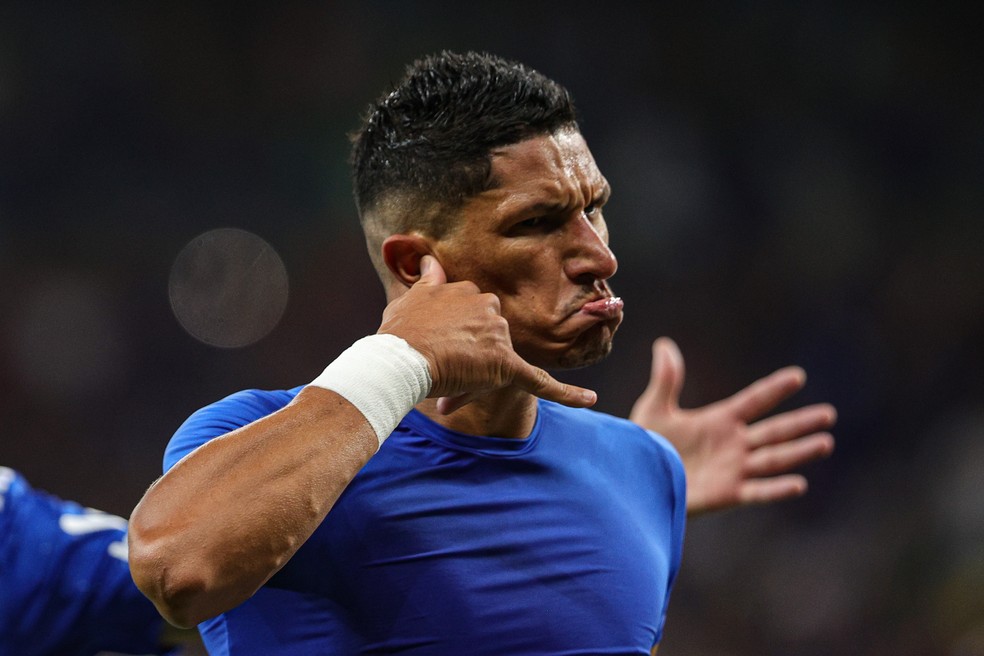 Sem contato do Cruzeiro, Luvannor viaja para Dubai à espera de definição sobre futuro