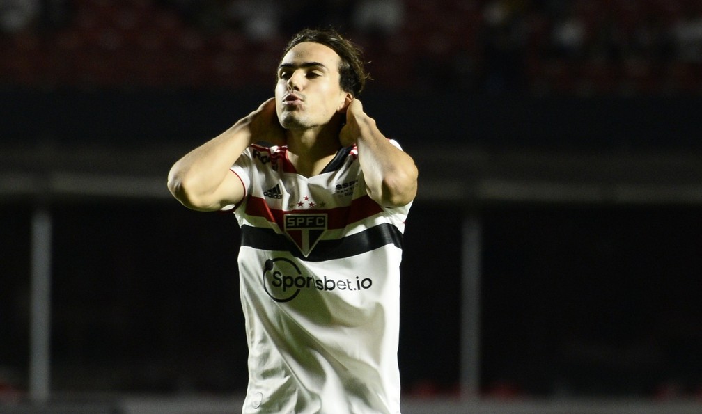 Igor Gomes lamenta chance perdida pelo São Paulo diante do Ceará — Foto: Marcos Ribolli