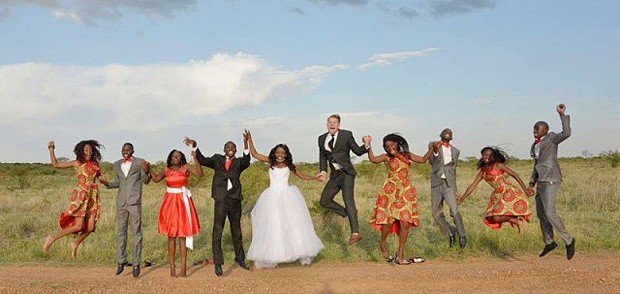 A foto com os padrinhos e madrinhas, familiares da noiva (Foto: Divulgação)