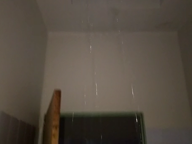 Chuva causou goteiras no Pronto-Socorro Central  (Foto: Arquivo Pessoal)
