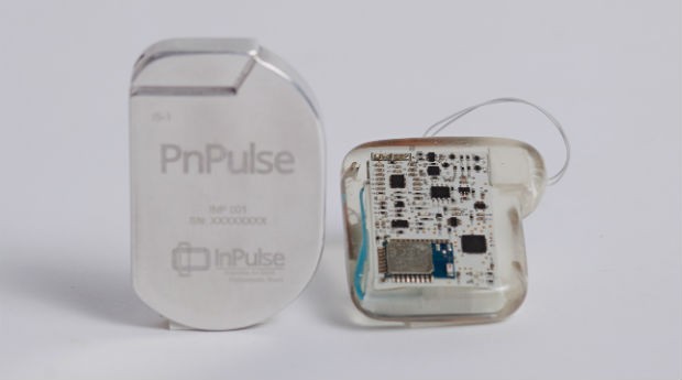 Da esquerda para a direita, o protótipo e a versão final do PnPulse (Foto: Thiago Floriani)