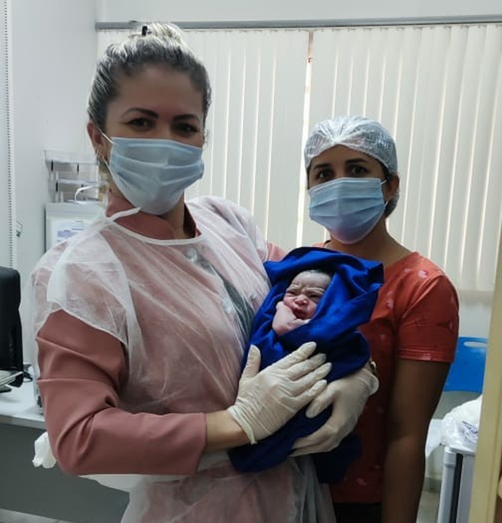 Nascimento do bebê foi surpresa para a equipe da unidade — Foto: Semus/Divulgação